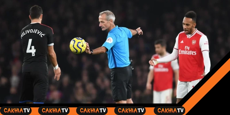 VAR hỗ trợ khi trợ lý trọng tài không rõ bóng ra chưa – cakhiatv trực tiếp bóng đá